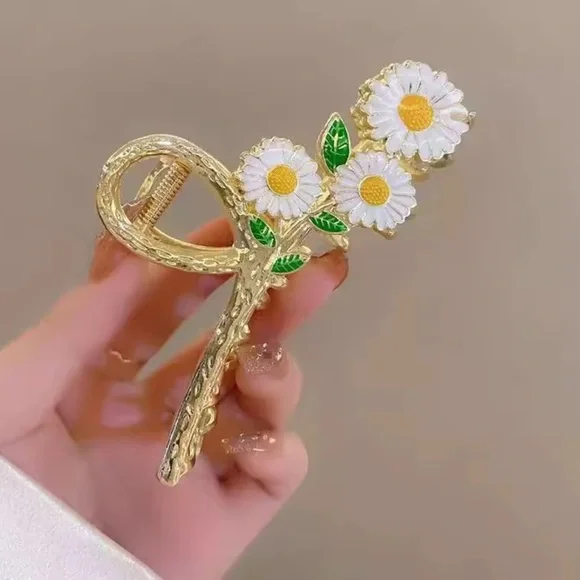 Gold Floral Daisy Hair Claw - Picture 2 of 8